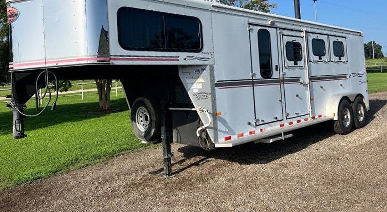 2004 Sundowner 3 Horse Weekender Horse Trailer – Used