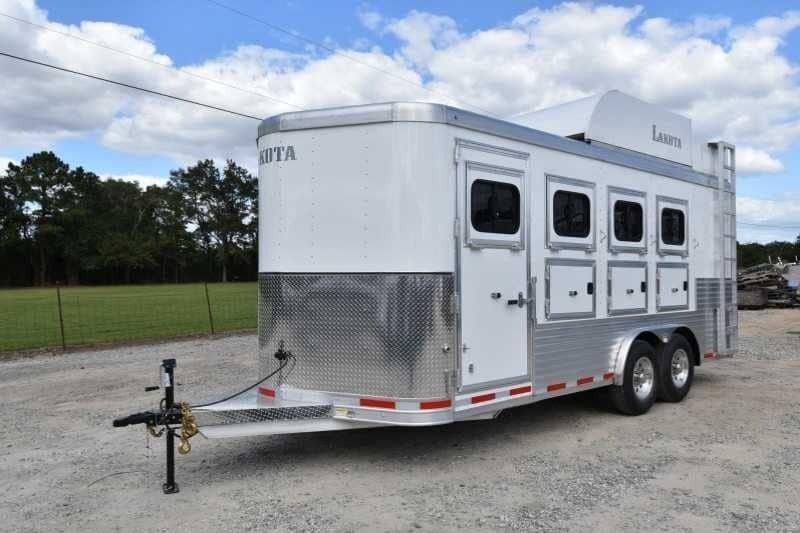 2018 Lakota 84HBPSL 4 Horse Trailer with 2′ Short Wall – Used