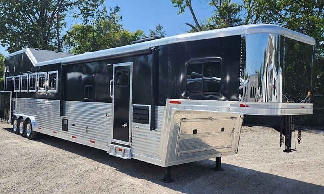 2019 Lakota Bighorn 6 Horse Side Load Trailer – Used