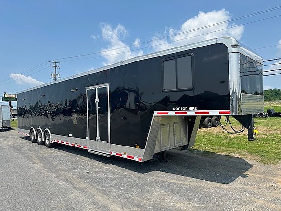 2021 Continental 8.5 x 44 Enclosed Gooseneck Trailer – Used