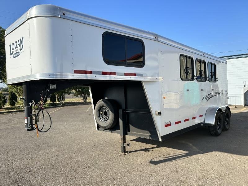 2022 Logan Coach Crossfire 3 Horse Gooseneck – Used