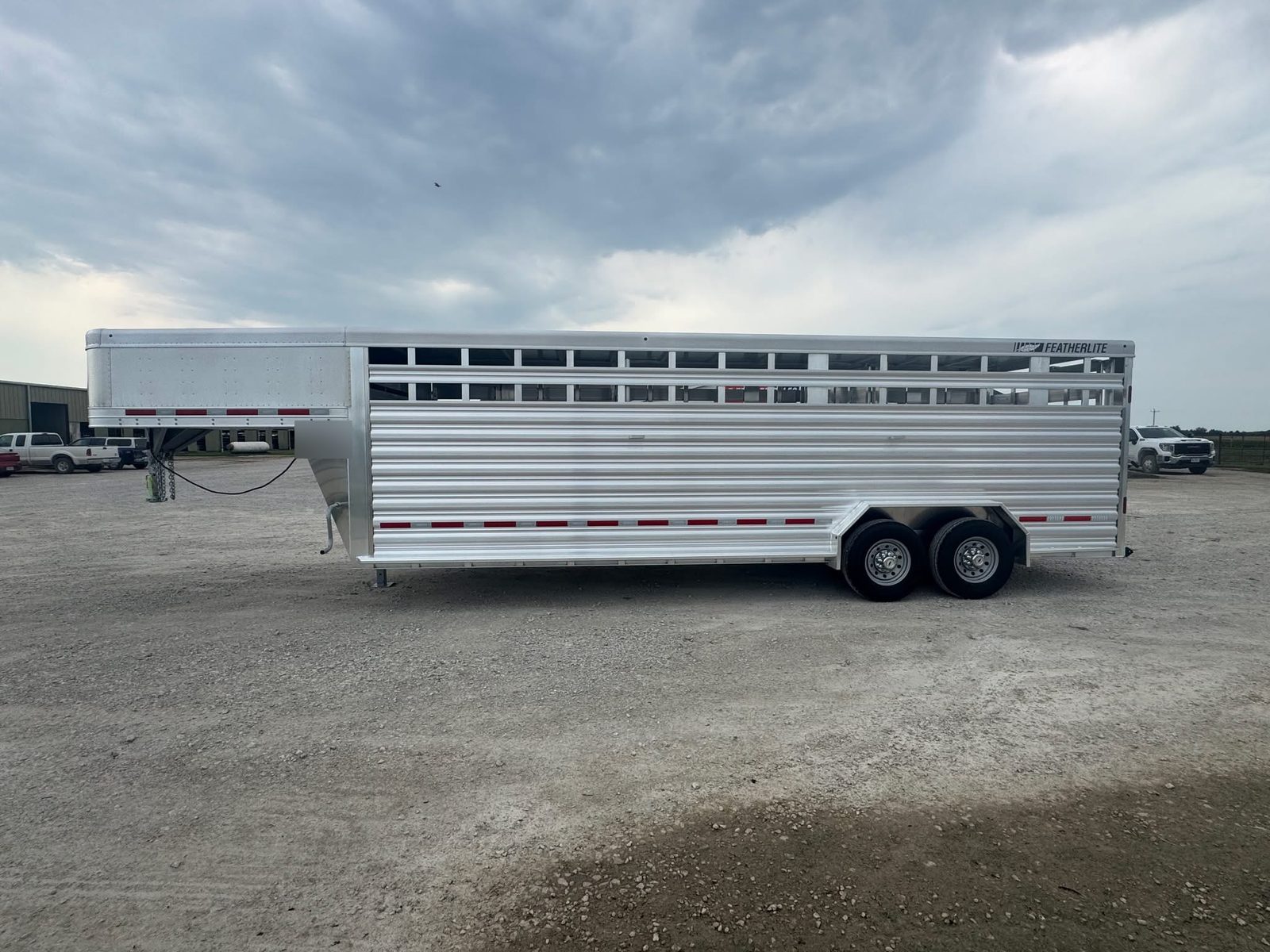 Used 2007 Featherlite 20′ Livestock Trailer – Two Compartments